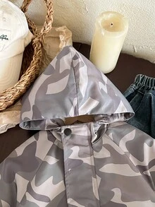 SHEIN 男童迷彩加厚保暖连帽拉链工装外套，休闲舒适，功能多样，适合秋冬季穿着。 - 綠色 - 查看 3