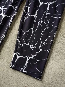 Discovery X SHEIN Plus Size High Waist Geometric & Letter Graphic Leggings Leggings Women Discovery Leggings Black Leggings Printed Leggings Workout Leggings Fall Women Clothes Outdoor Clothings Winter Clothes Fall Outfits - Black - View 4