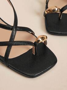 Rosivie 女式黑色方头绑带金属铆钉扣凉鞋，学生/通勤夏装，万圣节派对高跟鞋