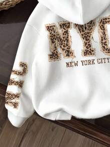 SHEIN EZwear 休闲简约纽约标语豹纹印花卫衣，宽松加厚款，适合大码女装，Y2K风格，秋冬季必备。豹纹卫衣，纽约风卫衣，Y2K可爱卫衣，白色卫衣。