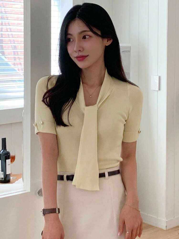 Women's Fitted Elegant Tie Front Short Sleeve Knit Top