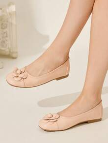 CUCCOO CHICEST 女士秋冬新品 3D 花朵装饰方头平底鞋，优雅、甜美、通勤、浪漫、舒适、经典杏色仿皮芭蕾平底鞋，女士休闲一脚蹬鞋，适合下午茶、约会、时尚派对、工作服、优雅装扮、学院风、返校、度假、百搭基本款 - 杏色 - 查看 7
