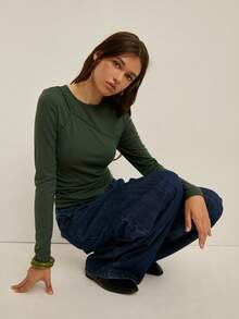 Nöista 女士纯色圆领长袖不对称褶皱修身时尚 T 恤，适合秋冬季、办公室、休闲、音乐会 - 綠色 - 查看 2