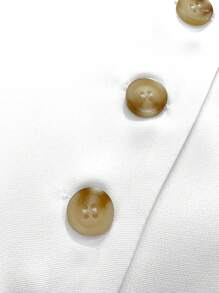 GlowEve CURVE 加大码轻盈纯色纽扣腰部无袖西装外套，休闲通勤日常穿着 - 白色 - 查看 3