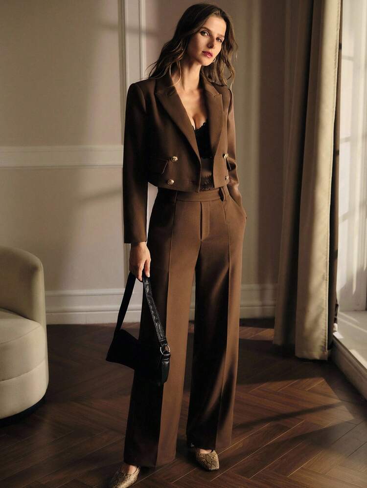 CALÇA DE TERNO COM PREGAS DE RENDA CONTRASTANTE, OUTONO INVERNO