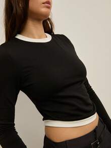 Nöista 黑色长袖T恤，白色领口和下摆，修身版型。适合秋季、办公室、休闲装、音乐会等场合穿着。 - 黑色 - 查看 2