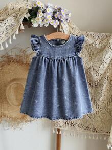 SHEIN 1 chiếc váy denim tay lỡ màu xanh nhạt tươi mát và mơ mộng cho bé gái mùa hè! Chi tiết nơ vui tươi và tay áo lửng thanh lịch làm cho chiếc váy này trở thành lựa chọn hoàn hảo cho những chuyến đi chơi, những ngày thường ở nhà hoặc các bữa tiệc, thể hiện nét quyến rũ độc đáo. - Màu xanh lam - Xem 10