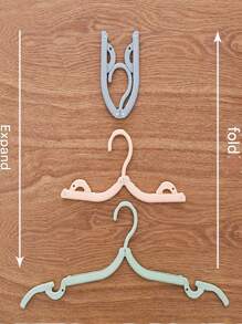SHEIN Portable Folding Clothes Hanger - Easy To Store, New Material, No Old Materials Added, Multi-Color Clips To Meet Different Drying Needs, Non-Slip Design, Shoulder Support, Can Be Enlarged And Reduced, A Must-Have For Travel, Saves Wardrobe Space!(The Product May Have Slight Color Changes Due To Batch Problems, But The Quality Remains Unchanged And Does Not Affect The Appearance And Use)