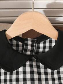 SHEIN 小女孩黑白格子蝴蝶结装饰可爱甜美彼得潘领束腰连衣裙 - 黑與白 - 查看 4