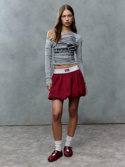SHEIN Unity With A Bold Elastic Waistband And Signature Label Detail, This Lightweight Skirt Is Built For Both Comfort And Statement. Add Sneakers Or Loafers For An Effortless Streetwear Vibe.