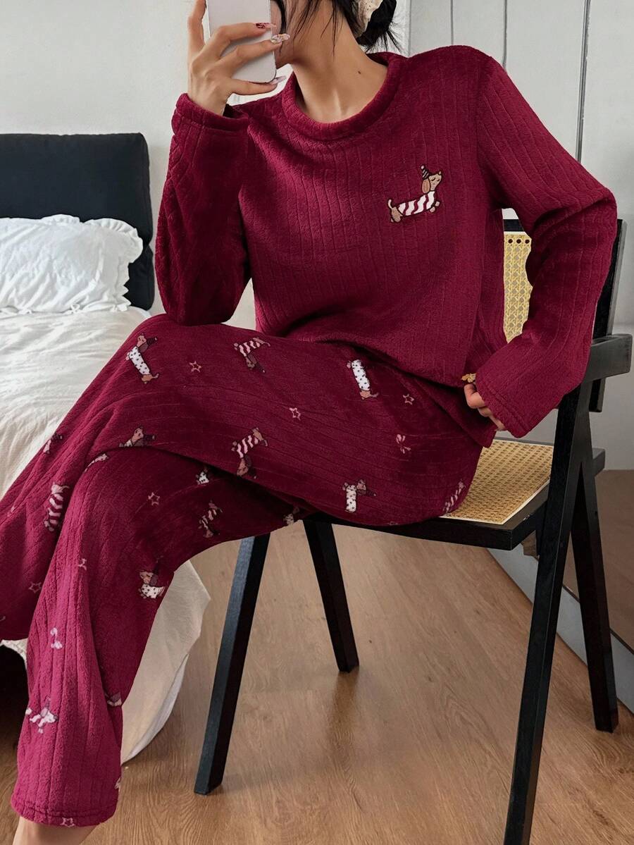SHEIN 女士卡通小狗图案法兰绒长袖上衣和裤子蓬松睡衣套装，酒红色蓬松睡衣家居服套装，秋冬服装，舒适保暖 - 紅色 - 查看 1