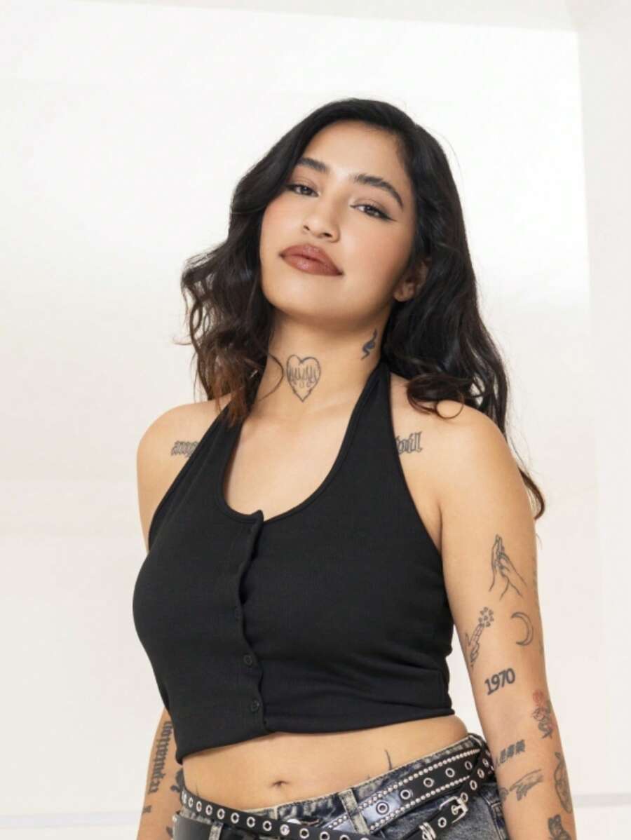 SHEIN x PRISCILA & JIMENA DAZY Camiseta sin espalda con botones frontales y cuello halter - Negro - Ver 1