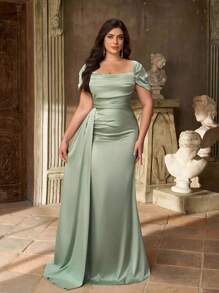 Aureia فستان وصيفة العروس ذو تصميم أنيق وبسيط باللون الأخضر، مع فتحة للكتف وخصر مطوي، من قماش الساتان الفاخر مع حافة سمكة الحورية