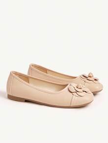 CUCCOO CHICEST 女士秋冬新品 3D 花朵装饰方头平底鞋，优雅、甜美、通勤、浪漫、舒适、经典杏色仿皮芭蕾平底鞋，女士休闲一脚蹬鞋，适合下午茶、约会、时尚派对、工作服、优雅装扮、学院风、返校、度假、百搭基本款 - 杏色 - 查看 11