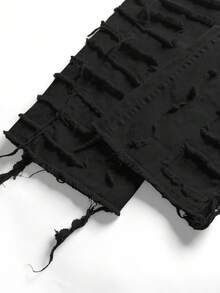 SHEIN Bolty休闲街头风男童牛仔裤，适合日常穿着，黑色破洞牛仔裤，适合秋冬季男童穿着。