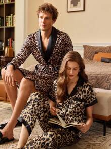 豹纹仿丝披肩领性感男士豹纹长袍，秋季 - 彩色 - 查看 4