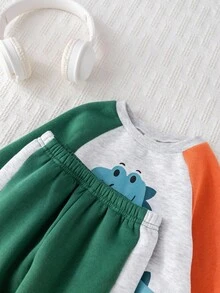 Cozy Pixies 2 件套男婴卡通恐龙图案针织柔软撞色圆领插肩袖套头衫和松紧腰卷边裤套装 - 彩色 - 查看 4