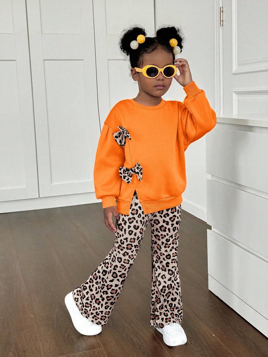 SHEIN Bộ 2 áo len cổ tròn in họa tiết da báo 3D màu trơn và quần len in họa tiết da báo cho bé gái - trái cam - Xem 1