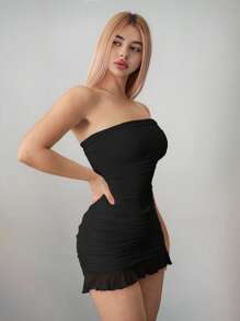 Sweetina فستان قصير أسيمتري من الشبك مع كتف مكشوف - الأسود - مشاهدة 5