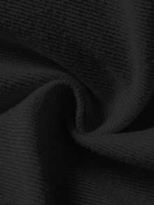 SHEIN Bolty休闲街头风男童牛仔裤，适合日常穿着，黑色破洞牛仔裤，适合秋冬季男童穿着。