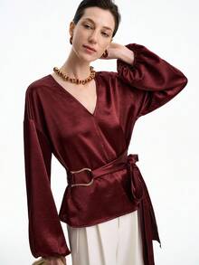 Aalyst Camisa de mujer de manga larga con cuello en V, decoración metálica y cintura ceñida, ajuste slim, minimalista y versátil, adecuada para el uso diario, otoño - Burdeos - Ver 3