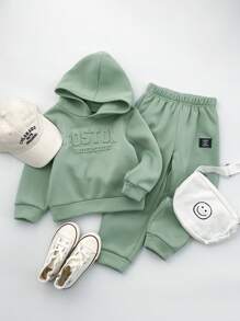 SHEIN 2 Piece Set  Teen Boy's Leisure Sports College Art Retro Hooded Sweater And Pants Set With Three-Dimensional Printing Suitable For Teen Boy Outfits Toddler Boy Clothes Back To School Boys Set Suitable For Birthday Parties, Parties, Performances, Weddings, Baptisms, Opening Ceremony Daily Suitable For Daily Use Suitable For School Suitable For Travel Suitable For Sports Suitable For Autumn And Winter Seasons Suitable Sweatpants Set Joggers Sweat Pants Boys Outfit Sets Track Pants Kids Boy Fall - Green - View 4