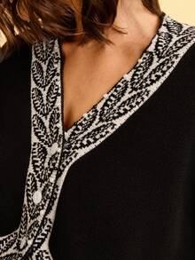 CAJUNI Áo khoác cardigan dáng rộng tay dài cổ chữ V họa tiết lá đen trắng dành cho nữ, đa năng cho mùa thu/đông - Đen và trắng - Xem 4