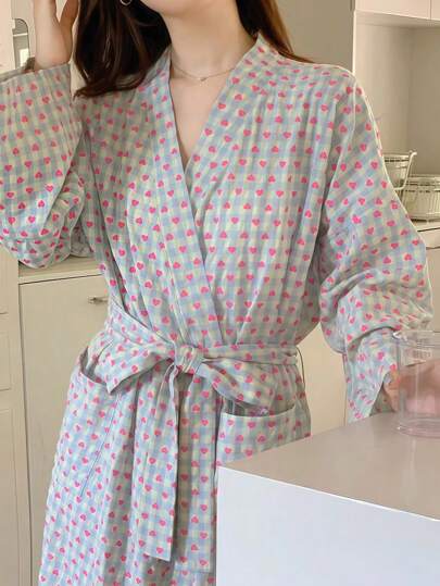 SHEIN 1 st söt och charmig nattlinne badrock, ny vår- och höststil, hjärtformat rutmönster, elegant och lös, bekväm och avslappnad, medellång hemmaklänning. Tillbaka till skolan