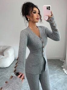 Elenzga Damen Set aus einfarbiger Strickjacke mit Horn-Knöpfen und weitem Strickflare Hose, 2 Stücke