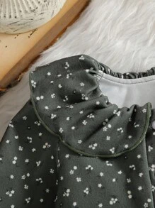 SHEIN 女宝宝碎花荷叶边领泡泡袖上衣。娃娃领和圆领设计时尚可爱。搭配泡泡袖，风格复古又时尚。无论是带宝宝出去玩，还是参加派对，这款上衣都能让您的宝宝成为众人瞩目的焦点。 - 綠色 - 查看 7