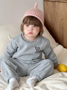 DAZY Conjunto de sudadera de cuello redondo de manga larga y pantalones con estampado de corazón lindo y cómodo para bebé niña, ropa térmica forrada para otoño e invierno - Gris - Ver 2