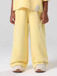 SUMWON Set de două piese de vară pentru fete tinere, bluză de trening galbenă cu pantaloni largi, cu imprimeu de logo-ul mărcii, ținută casual de zi cu zi, 4-7 ani - Galben - Vizualizare 4