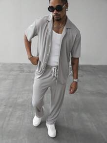 Manfinity Homme 2件套男士休闲短袖衬衫和宽松长裤套装 - 灰色 - 查看 1