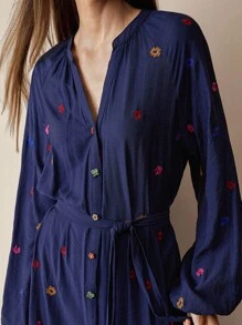 Florisole 女式秋季花卉刺绣装饰纽扣休闲连衣裙，秋季服装 - 藍色 - 查看 5