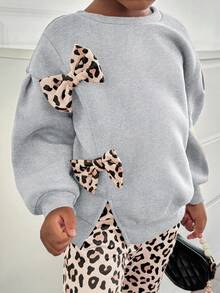 SHEIN 2-częściowy komplet dla młodej dziewczyny, sweter z dzianiny w jednolitym kolorze, okrągły dekolt, nadruk w panterkę 3D, kokarda i spodnie z dzianiny