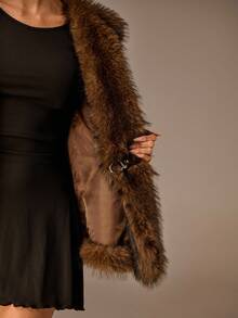 Avantive 女式纯色腰带扣设计仿皮草背心夹克 - 棕色 - 查看 8