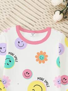 SHEIN Playful Pals 2件套少女可爱笑脸印花弹力针织长袖上衣和裤子睡衣套装，浅米色和粉色 - 彩色 - 查看 7