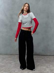 SHEIN Unity 这款层叠短款上衣将运动风与休闲酷感完美融合。撞色设计彰显大胆个性，修身剪裁更显修身。搭配女士慢跑裤或工装裤，打造极致休闲造型。 - 灰色 - 查看 4