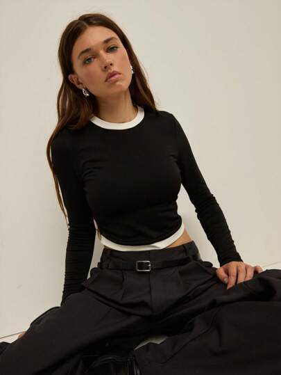 Nöista 黑色长袖T恤，白色领口和下摆，修身版型。适合秋季、办公室、休闲装、音乐会等场合穿着。