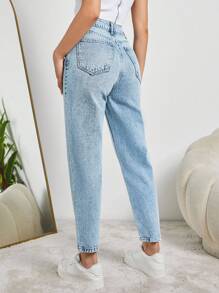 EURMUSE HIGH RISE MOM FIT LIGHT BLUE JEAN PETITE - Medium Wash - View 2