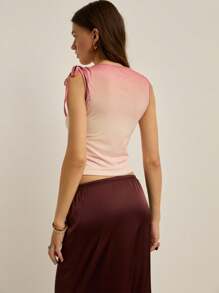 Nöista 橙色无袖背心，饰有精致渐变色印花和肩部系带，修身版型。适合休闲、演唱会、可爱、西部风等场合。 - 珊瑚橙 - 查看 5