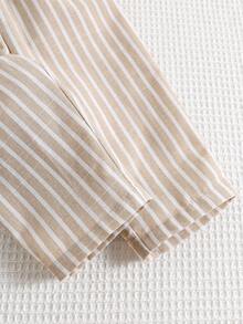 SHEIN 2 件套男婴休闲学院风灰色中式立领衬衫和条纹松紧腰裤套装，适合生日派对、晚会、表演、婚礼、迎婴派对、1 岁生日庆祝