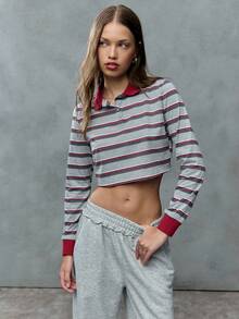 SHEIN Unity Với họa tiết sọc cổ điển và cổ áo thể thao, chiếc áo crop top này gợi nhớ đến phong cách thể thao cổ điển của phụ nữ. Hãy kết hợp nó với quần nỉ nữ hoặc quần thể thao để có một bộ đồ chạy bộ hiện đại. - Xám - Xem 5