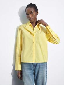 Maija Élégante blouse à manches longues pour femmes avec bouton métallique décoratif et col simple boutonnage. Polyvalente pour les festivals de musique, les fêtes de Pâques