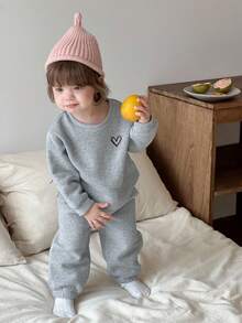 DAZY Conjunto de sudadera de cuello redondo de manga larga y pantalones con estampado de corazón lindo y cómodo para bebé niña, ropa térmica forrada para otoño e invierno - Gris - Ver 5