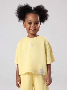 SUMWON Set de două piese de vară pentru fete tinere, bluză de trening galbenă cu pantaloni largi, cu imprimeu de logo-ul mărcii, ținută casual de zi cu zi, 4-7 ani - Galben - Vizualizare 3