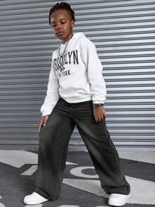 SHEIN 青少年男孩时尚休闲复古水洗蓝色宽松直筒牛仔裤，适合日常穿着和街头服饰