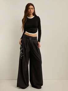 Nöista 黑色长袖T恤，白色领口和下摆，修身版型。适合秋季、办公室、休闲装、音乐会等场合穿着。 - 黑色 - 查看 5