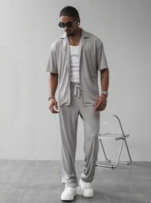 Manfinity Homme 2件套男士休闲短袖衬衫和宽松长裤套装 - 灰色 - 查看 4