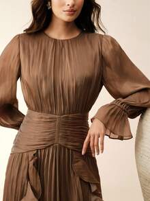 Anewsta 女士长裙，深绿色亮面面料，褶裥腰部，双层荷叶边下摆，泡泡袖长裙，优雅百搭的礼服 - 咖啡棕 - 查看 4